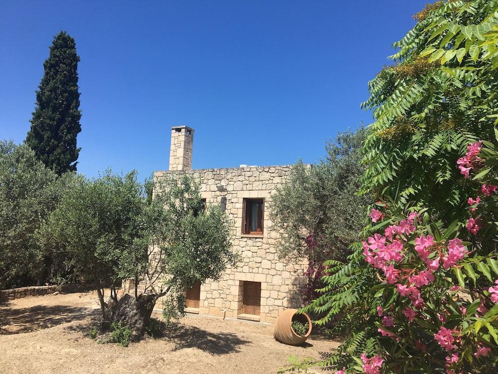 Pyrgos Ralli Estate Guesthouse Aegina ภายนอก รูปภาพ