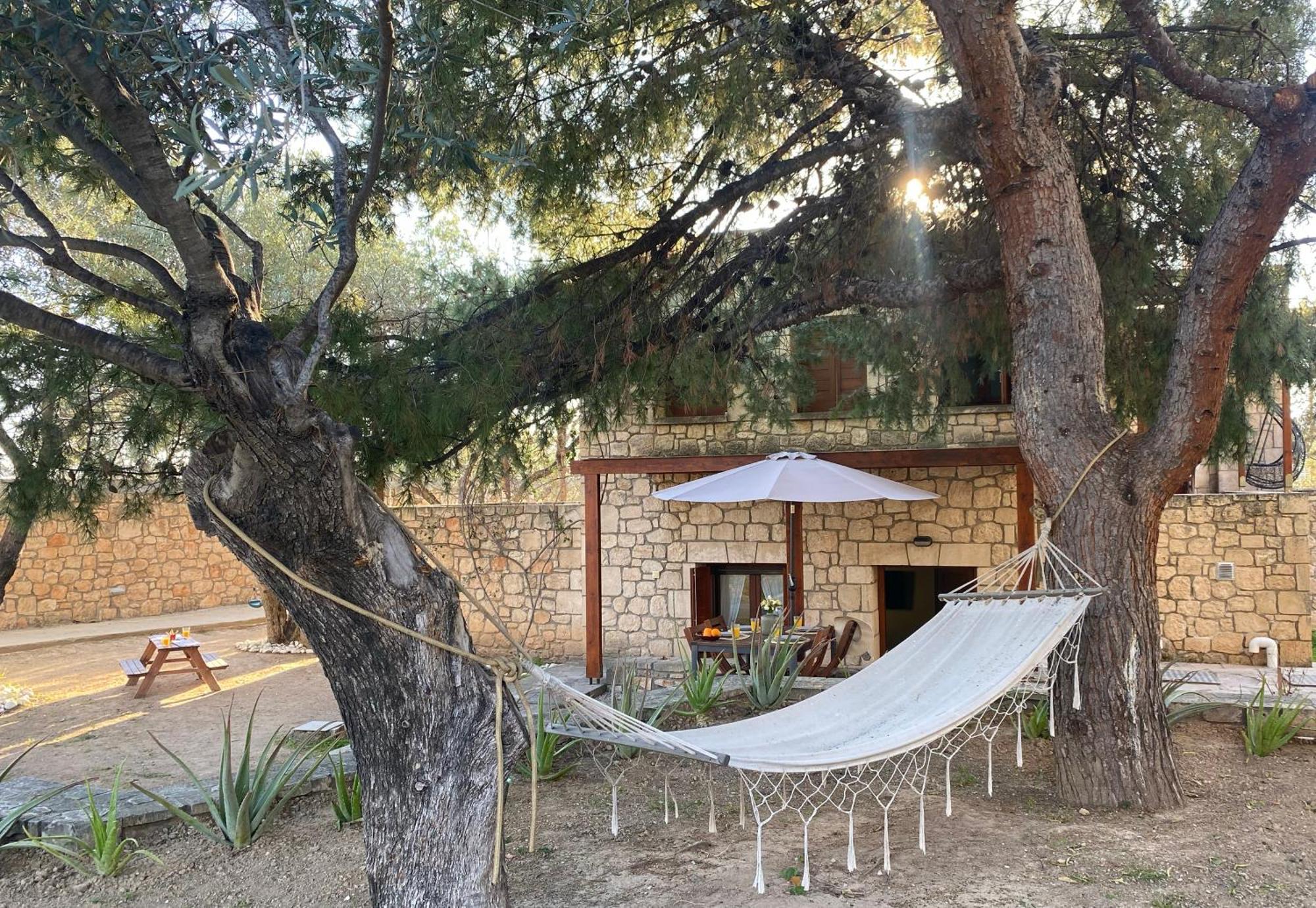 Pyrgos Ralli Estate Guesthouse Aegina ภายนอก รูปภาพ