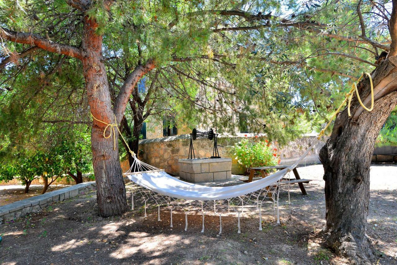 Pyrgos Ralli Estate Guesthouse Aegina ภายนอก รูปภาพ